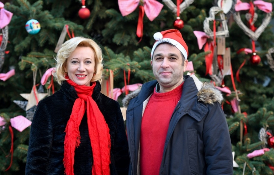 U atriju Županijske palače otvoren Advent, učenici svih županijskih &scaron;kola okitili božićno drvce