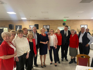 Reformisti za Valentinovo darivali umirovljenice