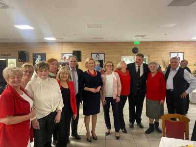 Reformisti za Valentinovo darivali umirovljenice