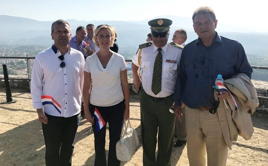 Radimir Čačić i atalija Martinčević na sredi&scaron;njoj proslavi Dana pobjede i domovinske zahvalnosti u Kninu