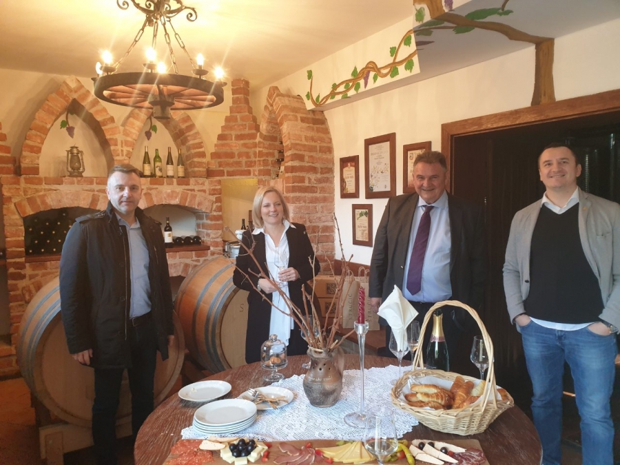 Započelo prikupljanje uzoraka vina 18. Decanter World Wine Awards; župan Čačić posjetio Vinariju Stručić