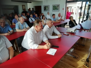 Izložba vina &bdquo;Zlatne kapi Tužna&ldquo; okupila veliki broj sudionika, podr&scaron;ku vinogradarima dao i župan Radimir Čačić