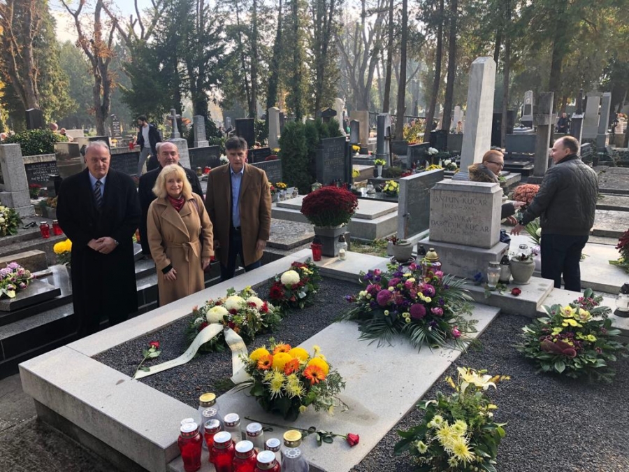 Zagrebački Reformisti povodom blagdana Svih svetih posjetili posljednje počivali&scaron;te prof. dr. sc. Savke Dabčević-Kučar
