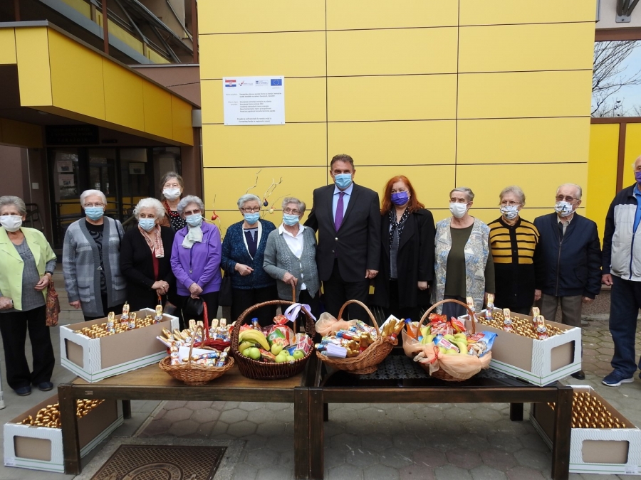 Župan Čačić korisnicima Doma za starije i nemoćne poželio Sretan Uskrs uz prigodne pakete