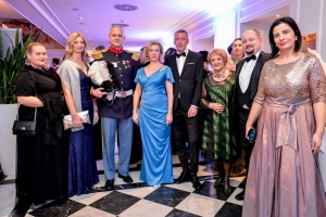 Tradicionalni Hrvatski Bal u Beču okupio uglednike iz javnog života Austrije, Natalija Martinčević  predstavila Županiju austrijskom ministru financija Bluemelu u dru&scaron;tvu na&scaron;eg novog veleposlanika Glunčića