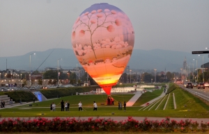 Atraktivni balon Varaždinske županije podignut u Zagrebu uoči manifestacije &bdquo;Garantirano z Varaždinske županije&ldquo;